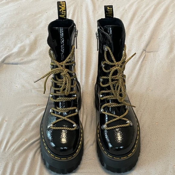 Dr. Martens GHILANA MAX DISTRESSED PATENT LEATHER PLATFORM BOOTS women size 7 - Picture 5 of 9